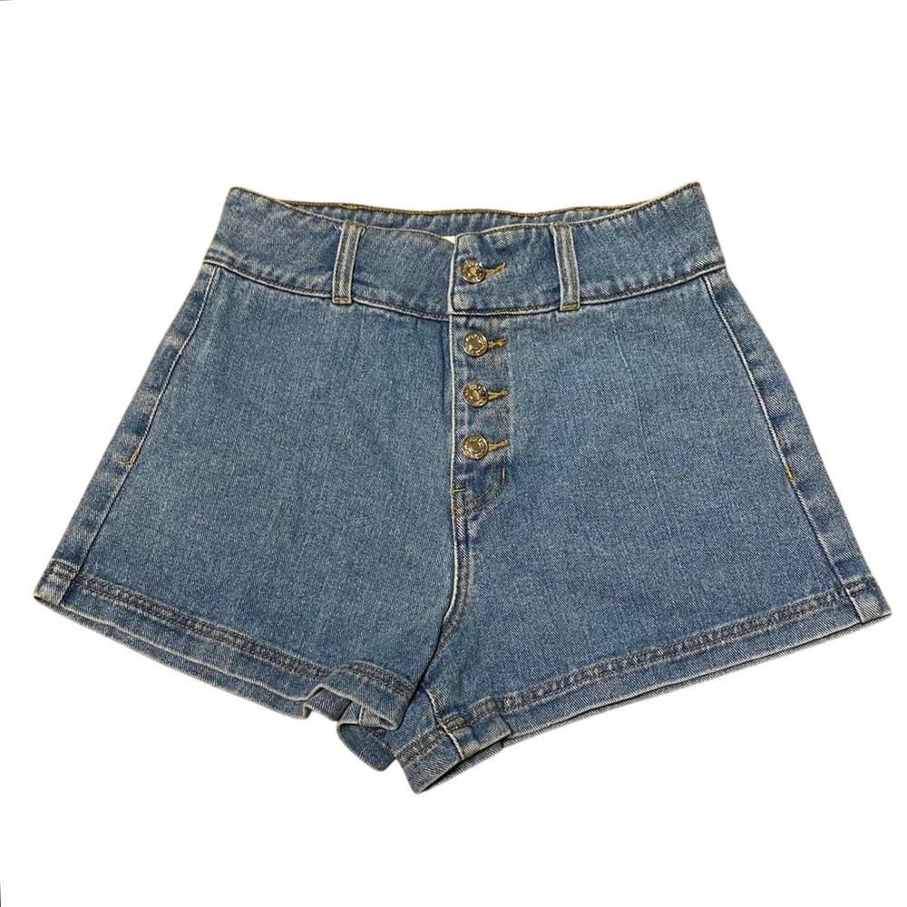 Highwaisted denim shorts